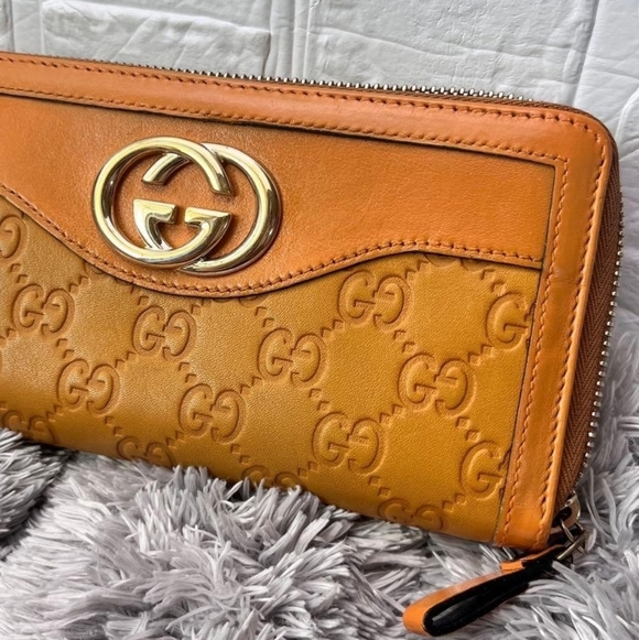 Authentic Gucci 'Shima' Women's Burnt Orange Genuine Italian Leather Clutch - Picture 2 of 8